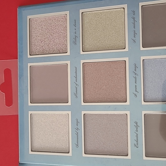 Disney Princess Cinderella Eye Shadow Palette NWT sealed - Picture 11 of 13